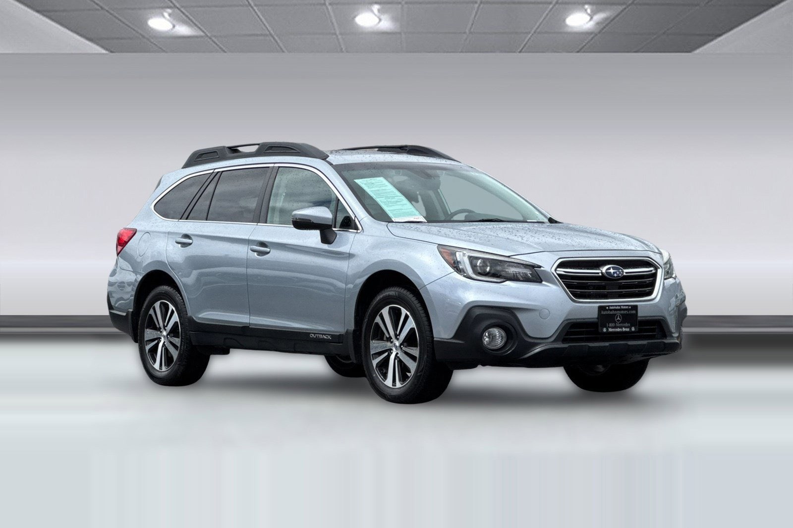 2018 Subaru Outback 2.5i Limited with EyeSight, Navigation, High Beam Assist, Reverse Auto Braking, LED Headlights, Steering Responsive Headlights, and Starlink photo 5