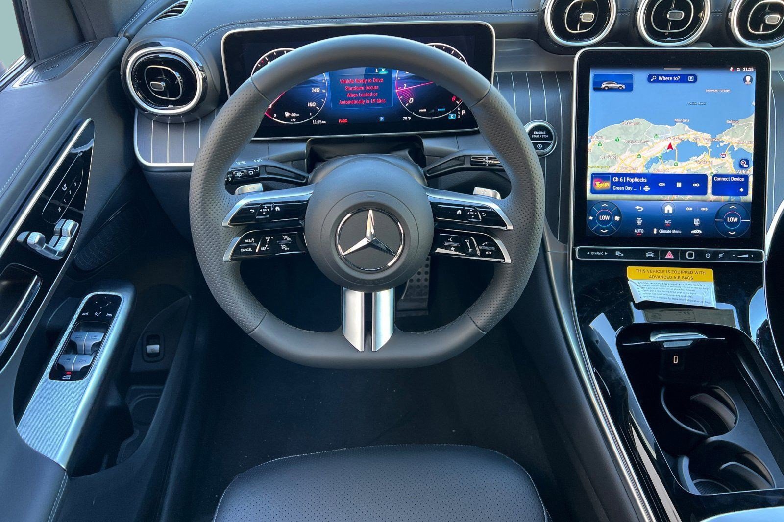 2025 Mercedes Benz GLC 300 photo 3