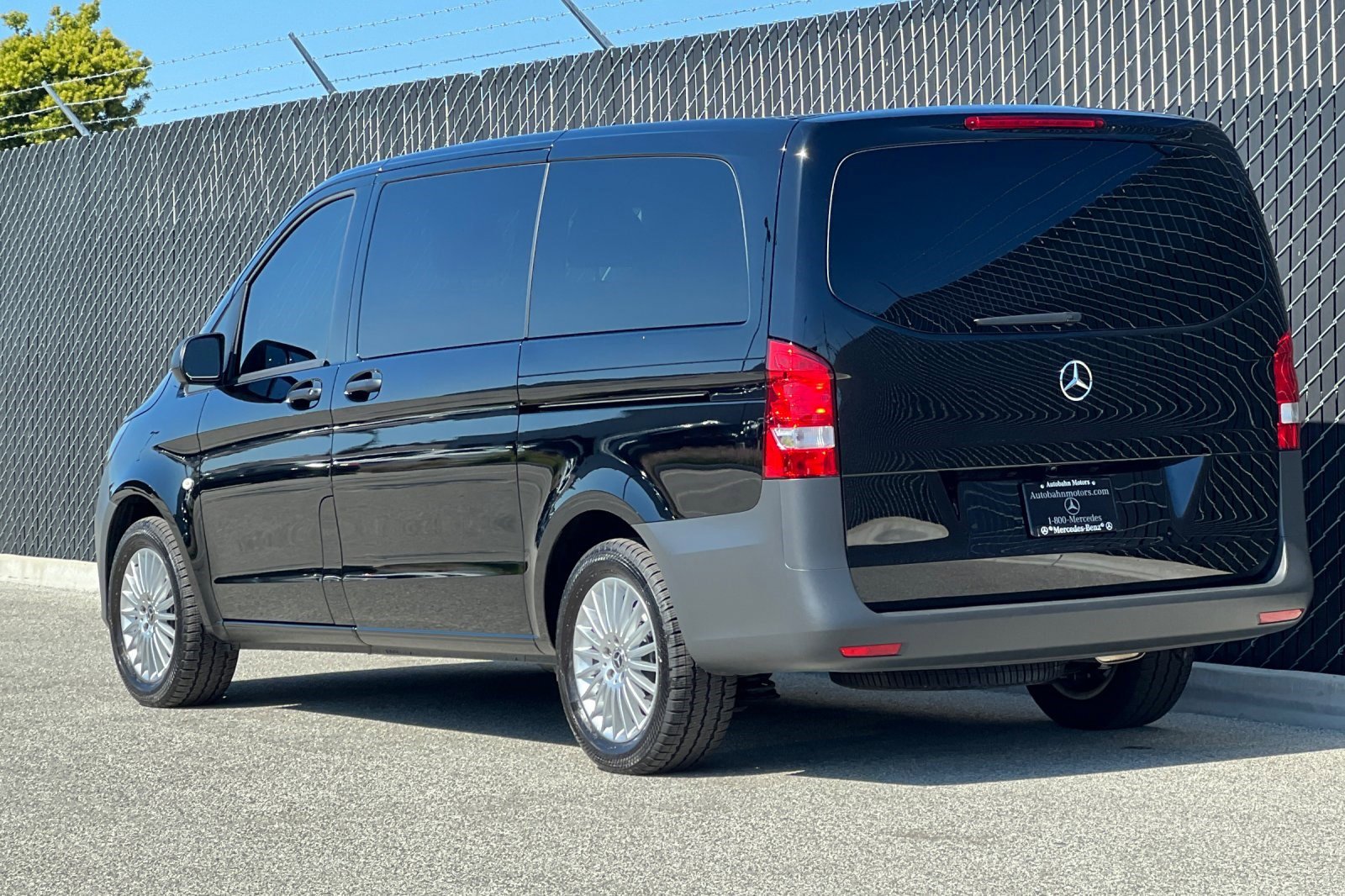 2023 Mercedes Benz Metris Van photo 3