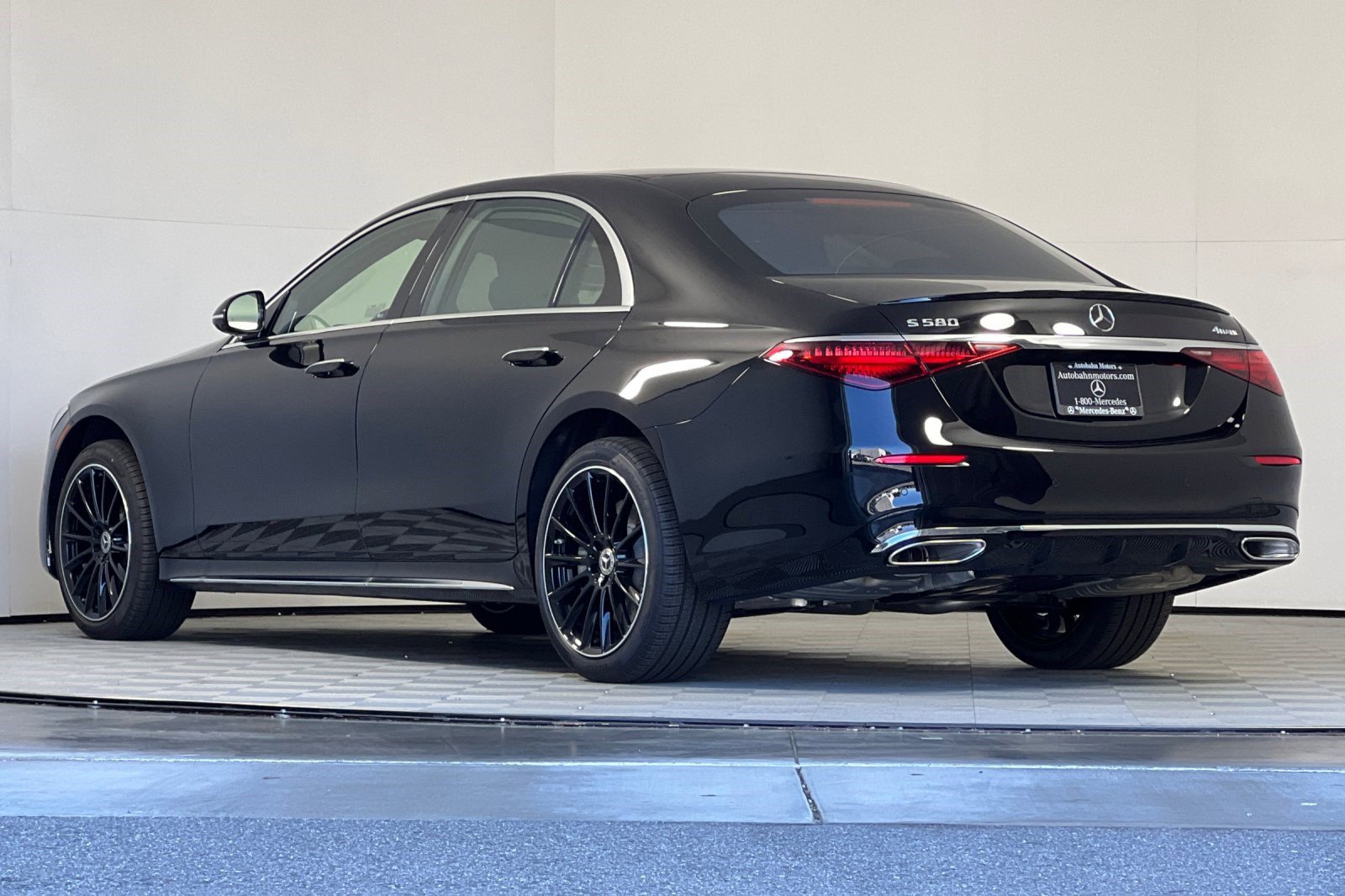 2026 Mercedes Benz S 580 4MATIC photo 3