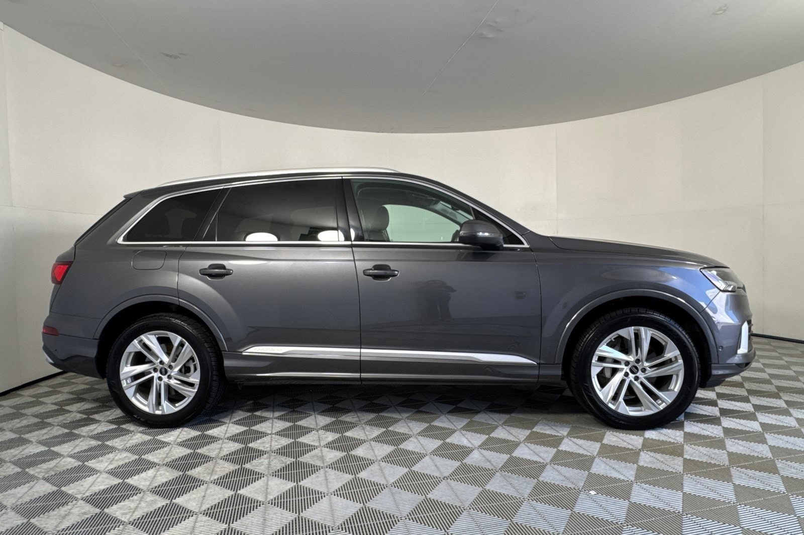 2024 Audi Q7 55 Premium photo 3