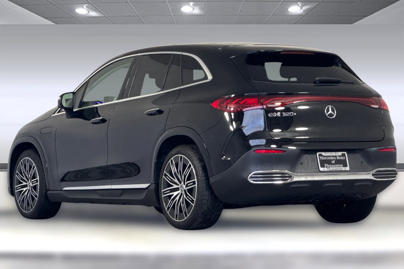 2026 Mercedes Benz EQE SUV photo 2