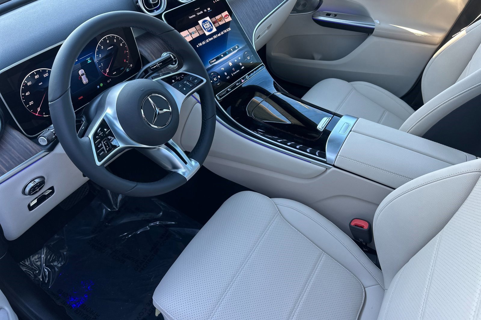 2026 Mercedes Benz GLC 300 photo 4