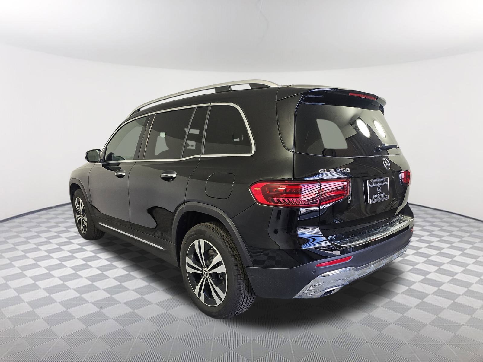 2025 Mercedes Benz GLB 250 photo 4