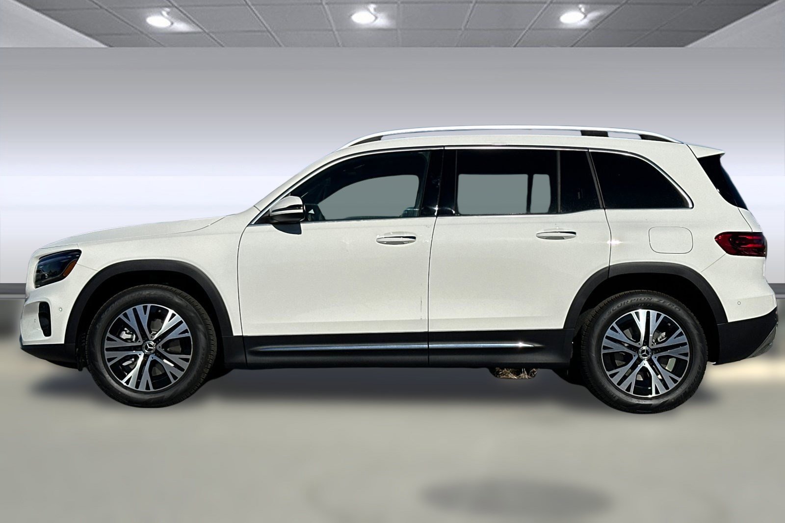 2026 Mercedes Benz GLB 250 photo 2