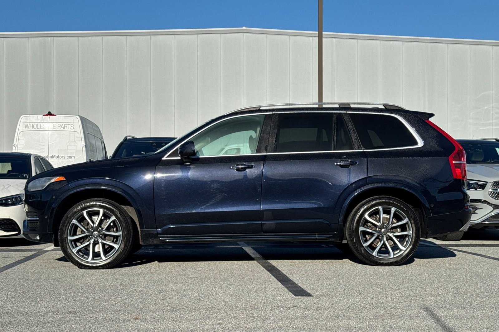 2017 Volvo XC90 T6 AWD Momentum photo 2