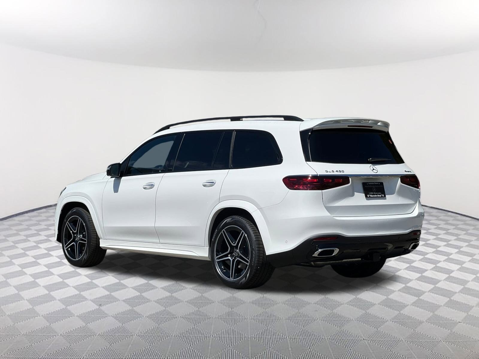 2025 Mercedes Benz GLS 450 4MATIC photo 3