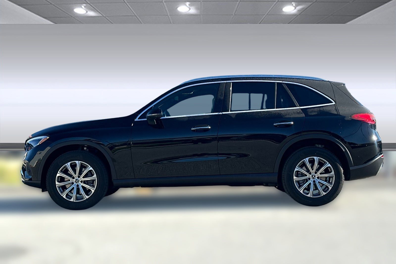 2026 Mercedes Benz GLC 300 photo 2