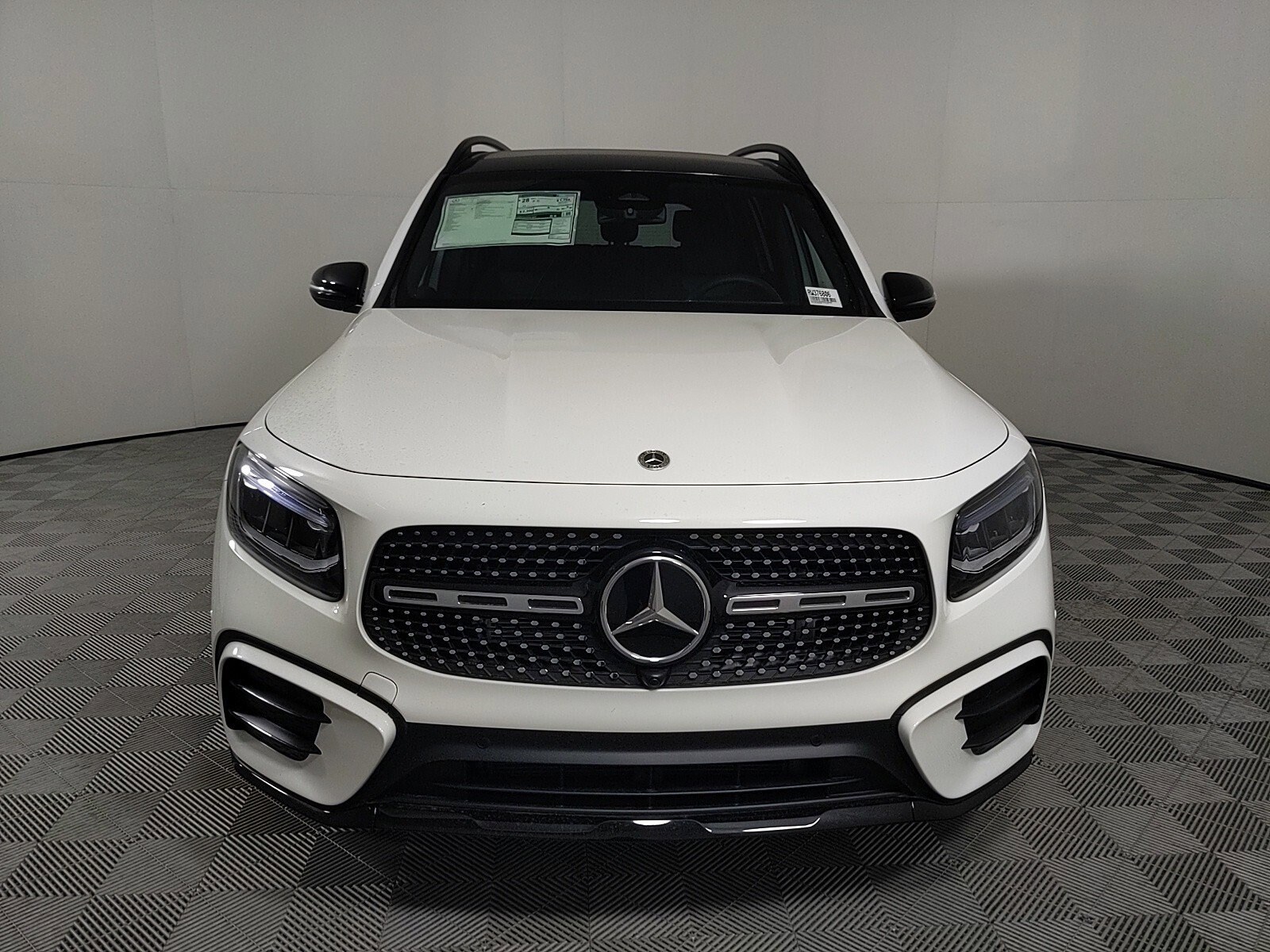 2024 Mercedes Benz GLB 250 photo 2