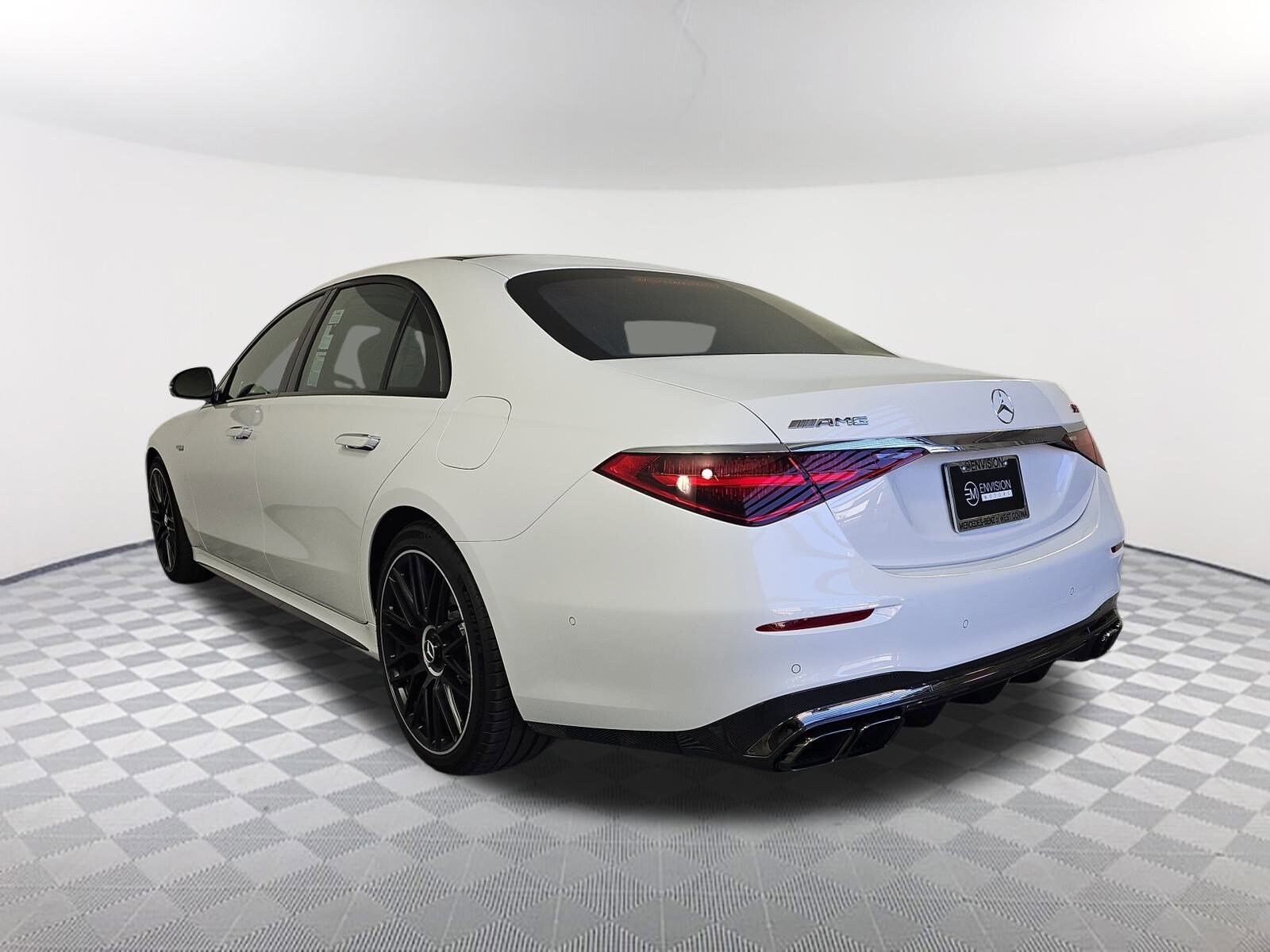 2025 Mercedes Benz S AMG 63 photo 4
