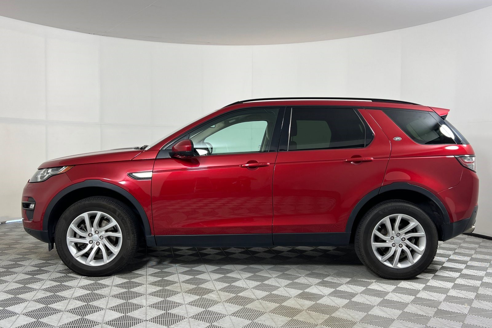 2017 Land Rover Discovery Sport HSE photo 2
