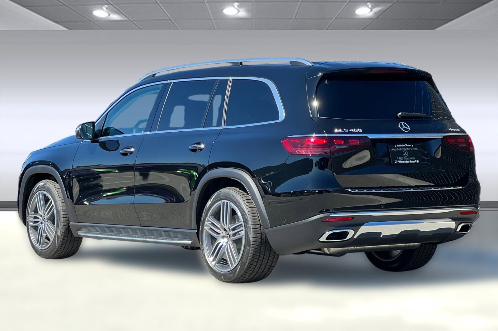 2026 Mercedes Benz GLS 450 4MATIC photo 3