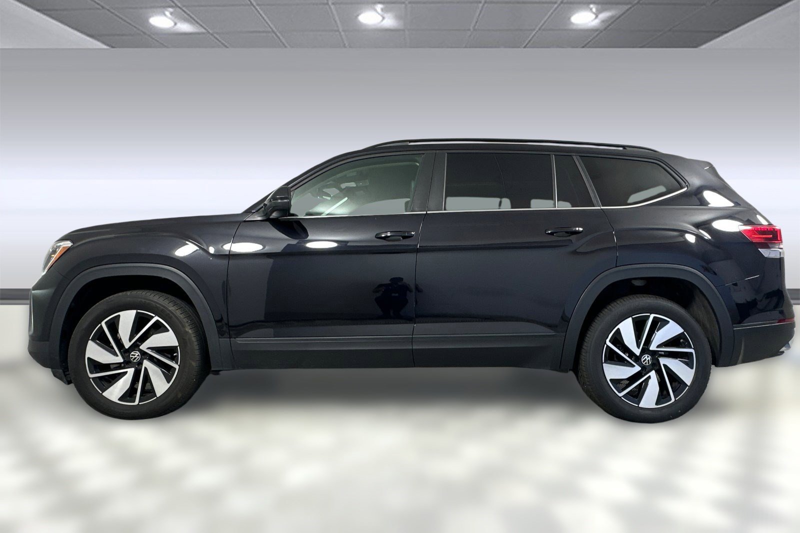 2024 Volkswagen Atlas SE Technology photo 2