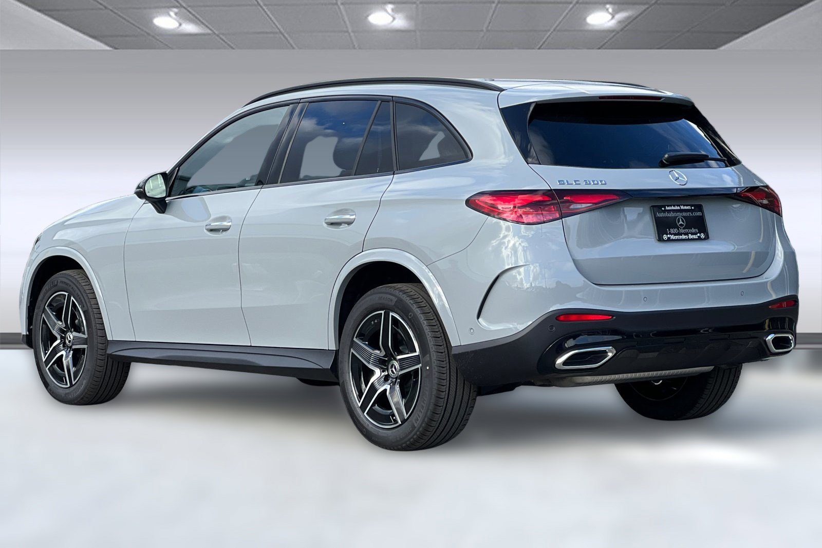 2026 Mercedes Benz GLC 300 photo 3