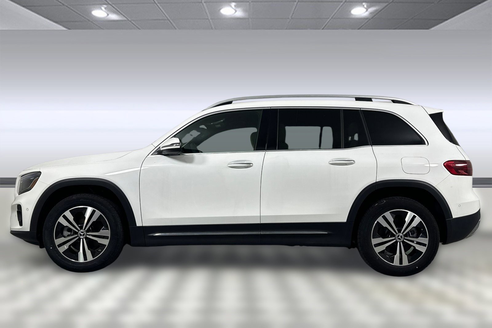 2025 Mercedes Benz GLB 250 photo 2