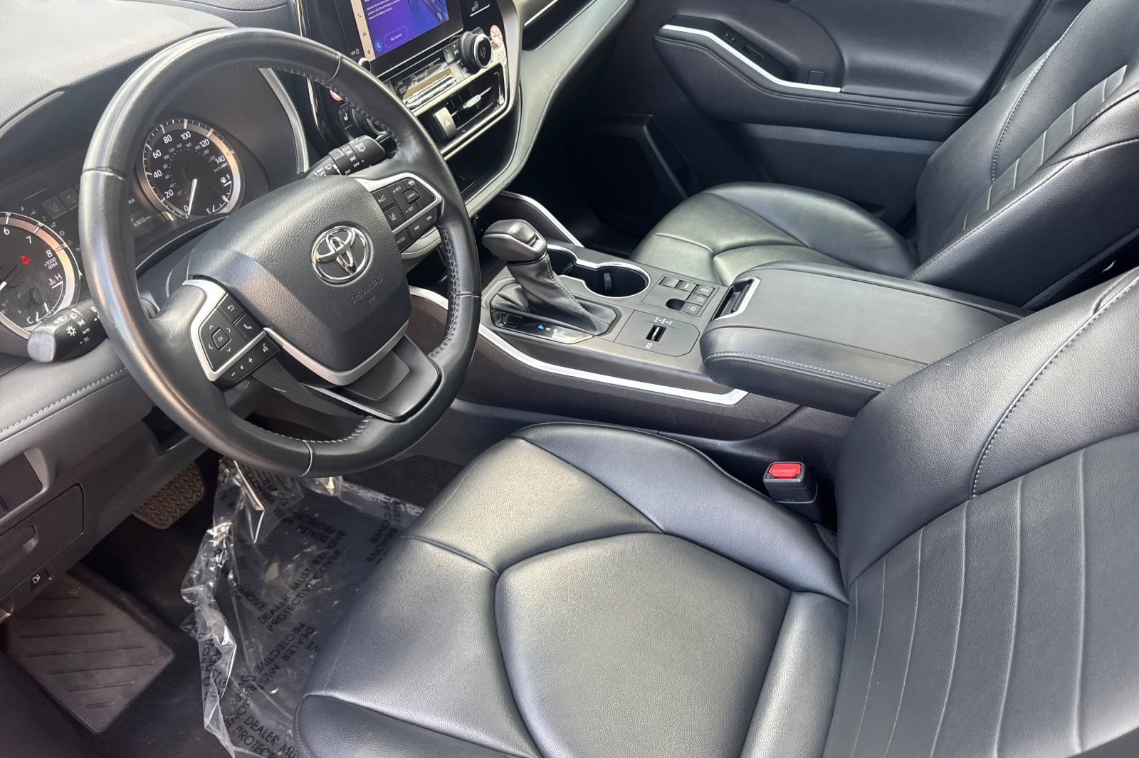 2023 Toyota Highlander L photo 4