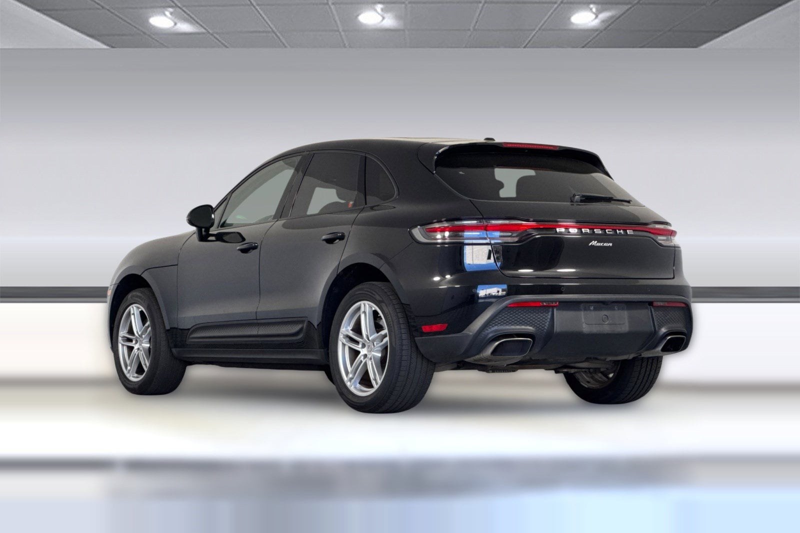 2024 Porsche Macan photo 2
