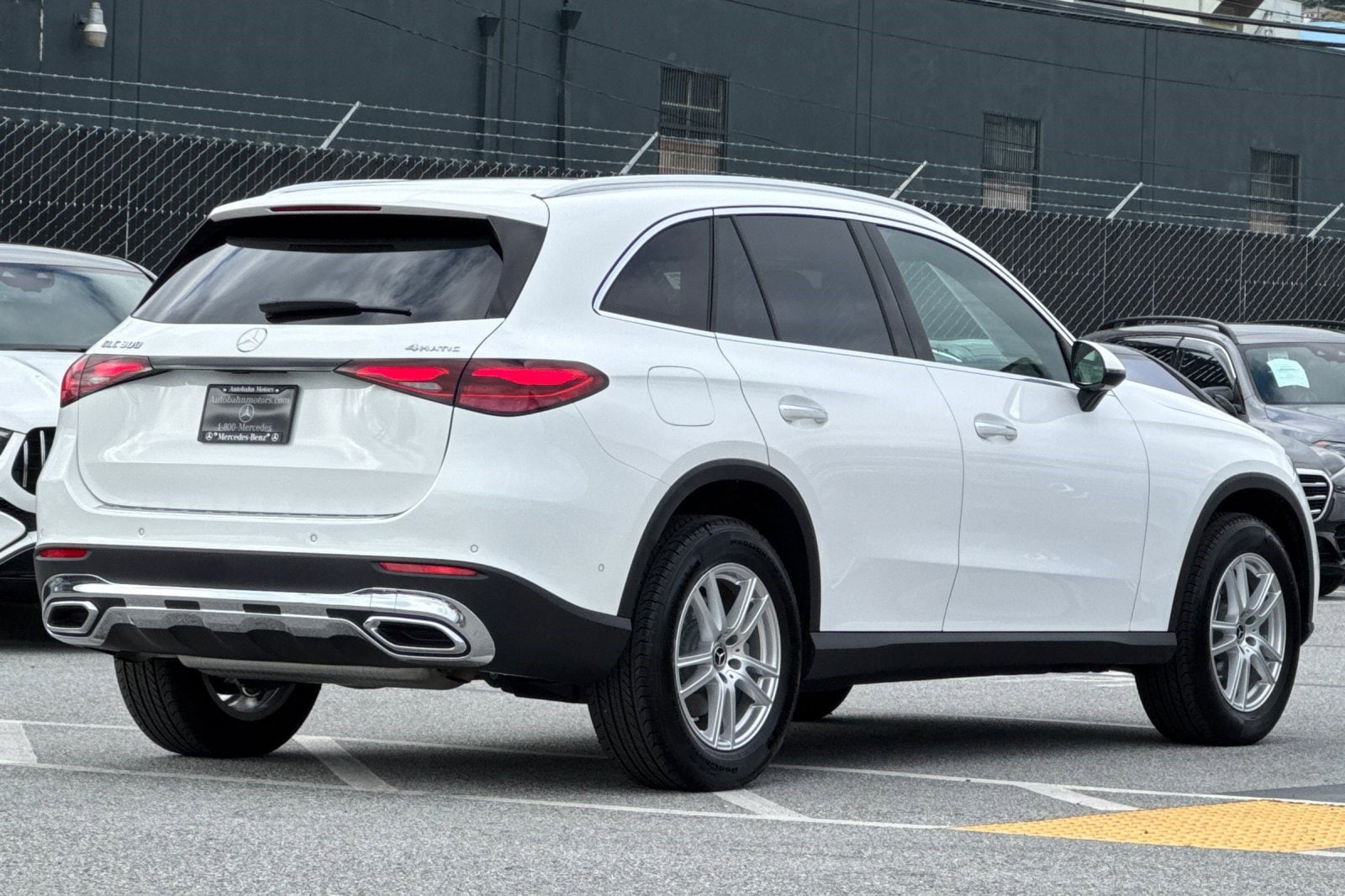 2025 Mercedes-Benz GLC 300 4MATIC photo 3