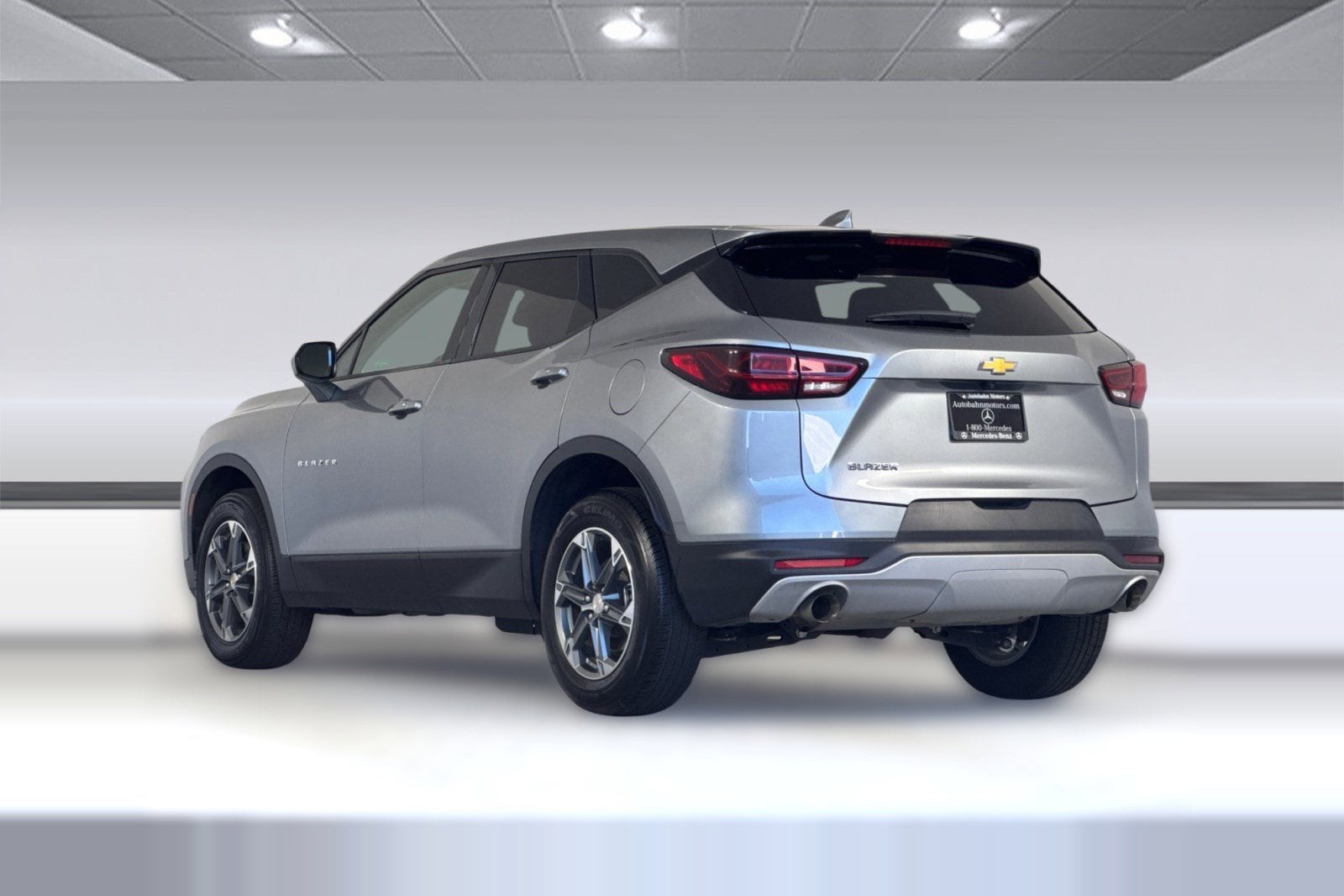 2025 Chevrolet Blazer LT w/2LT photo 2