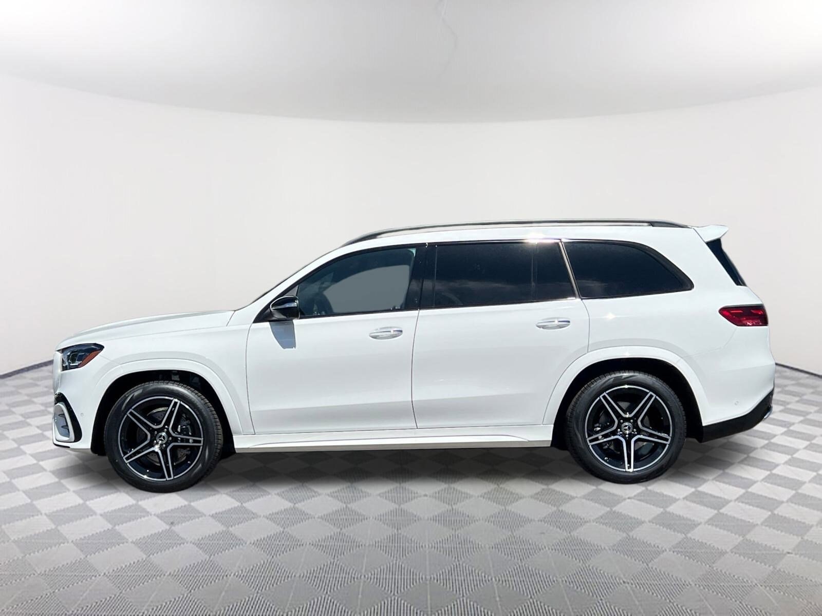 2025 Mercedes Benz GLS 450 4MATIC photo 2