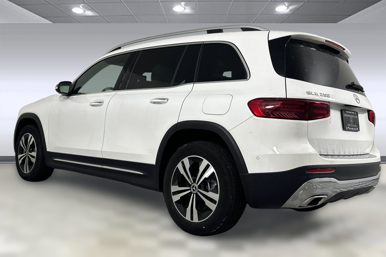 2025 Mercedes Benz GLB 250 photo 3