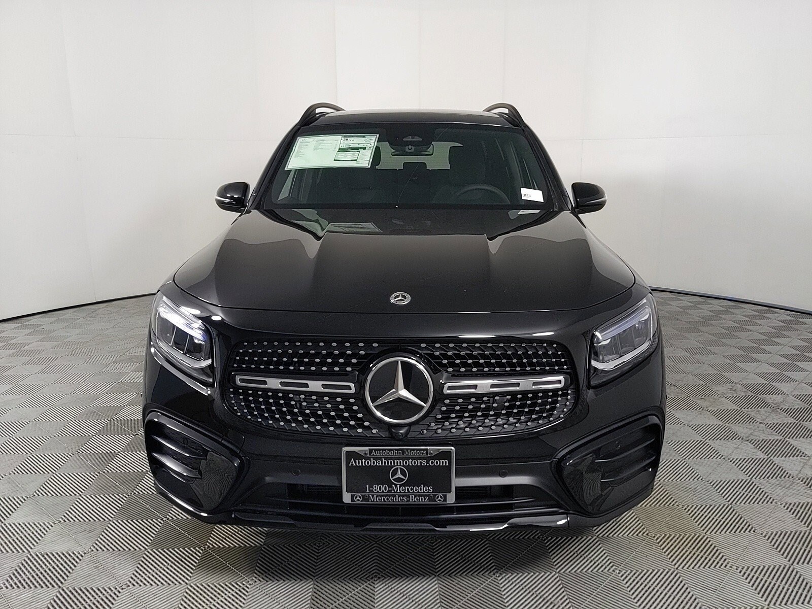 2024 Mercedes Benz GLB 250 photo 2