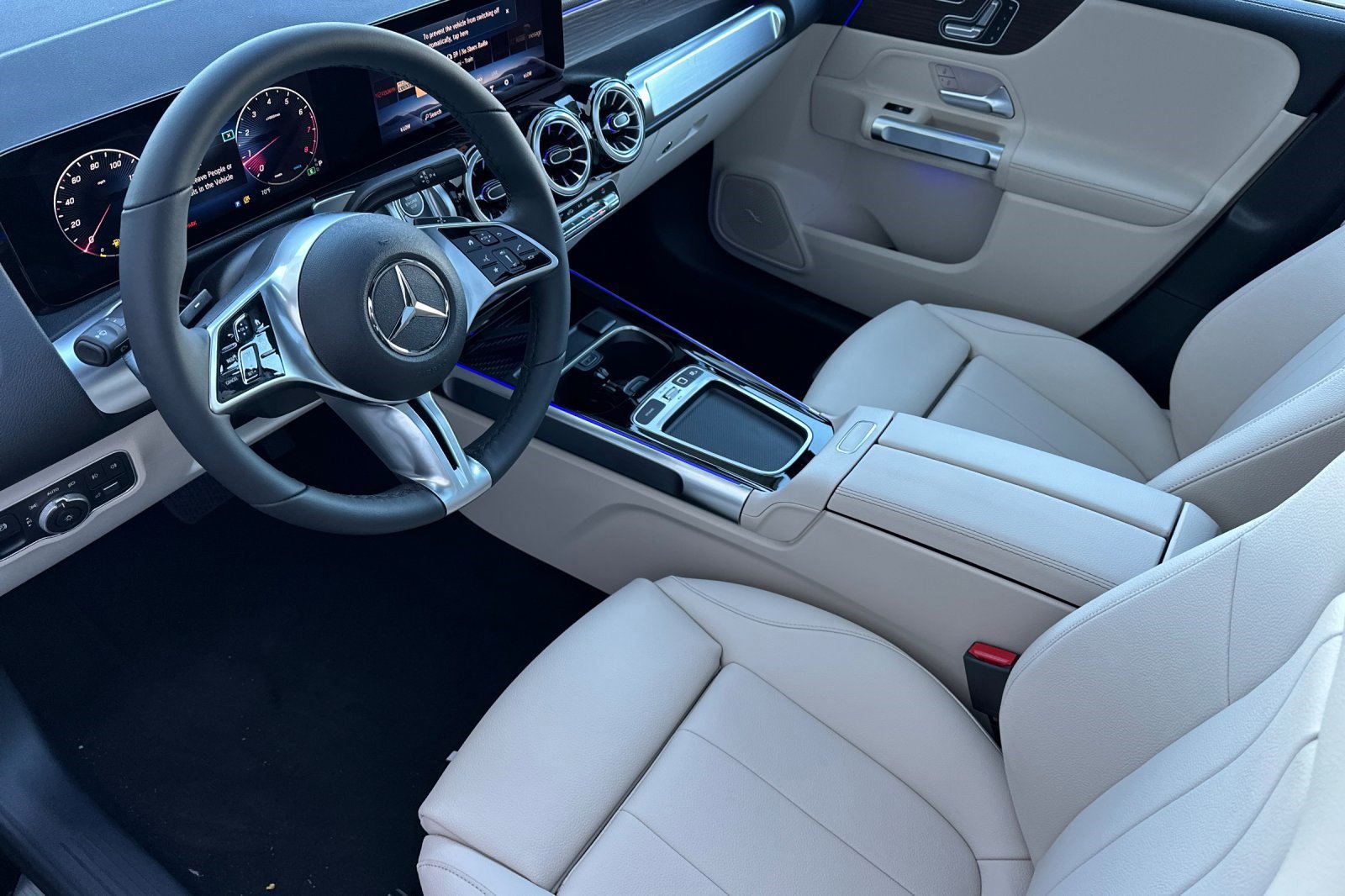 2026 Mercedes Benz GLB 250 photo 4