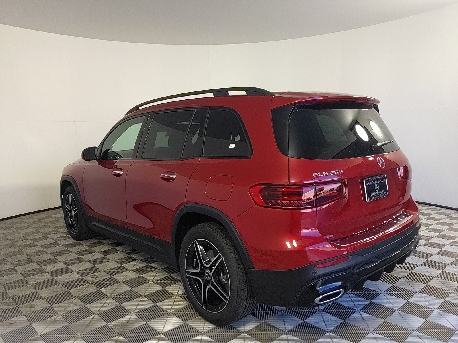 2024 Mercedes Benz GLB 250 photo 3