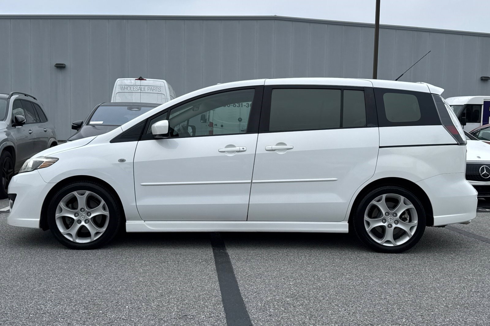 2009 Mazda Mazda5 Grand Touring photo 2