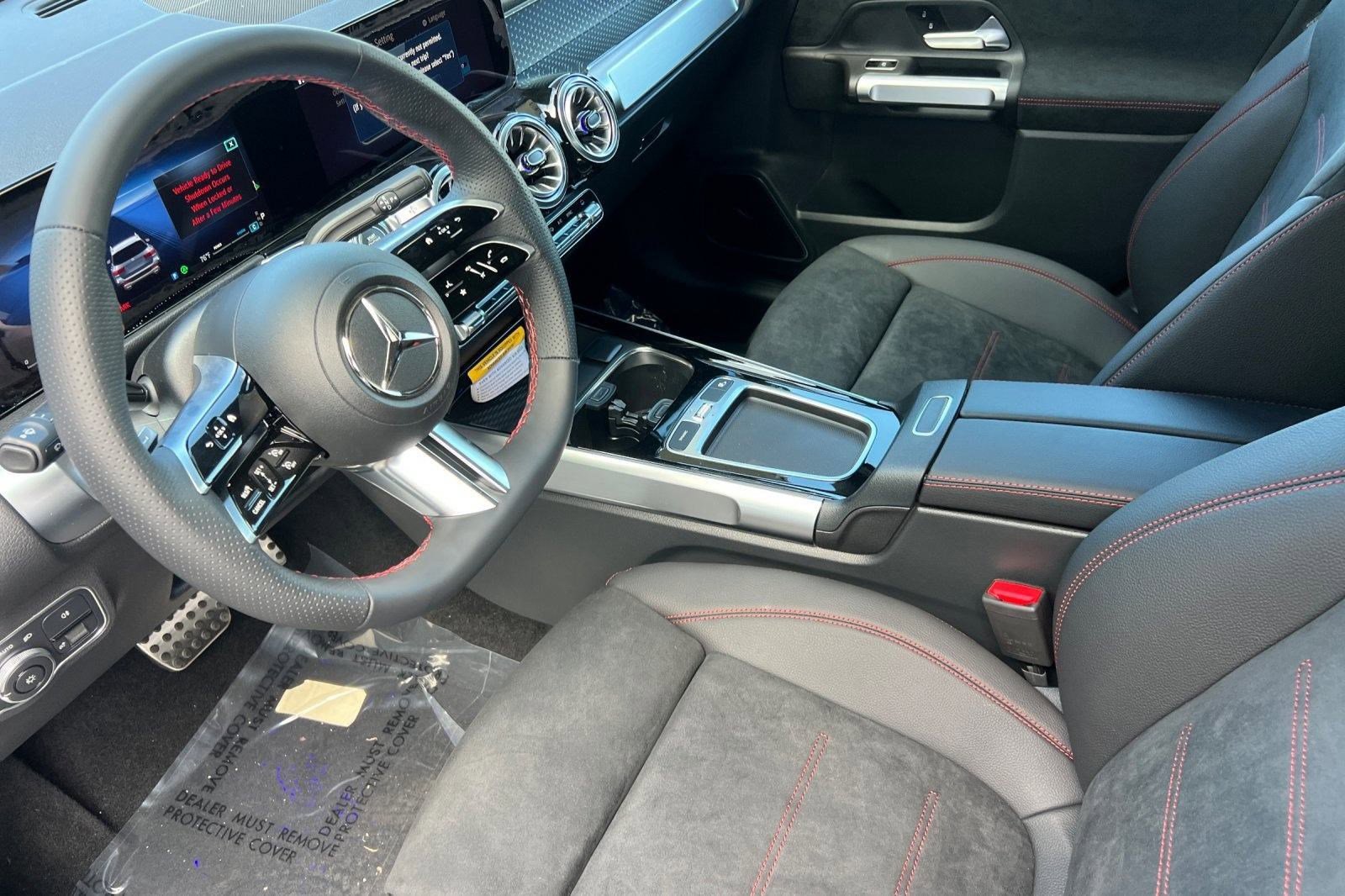 2025 Mercedes Benz GLB 250 photo 3