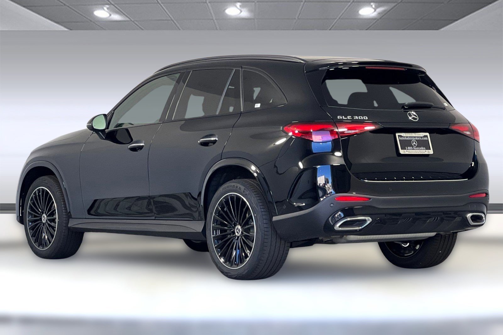 2025 Mercedes Benz GLC 300 photo 2