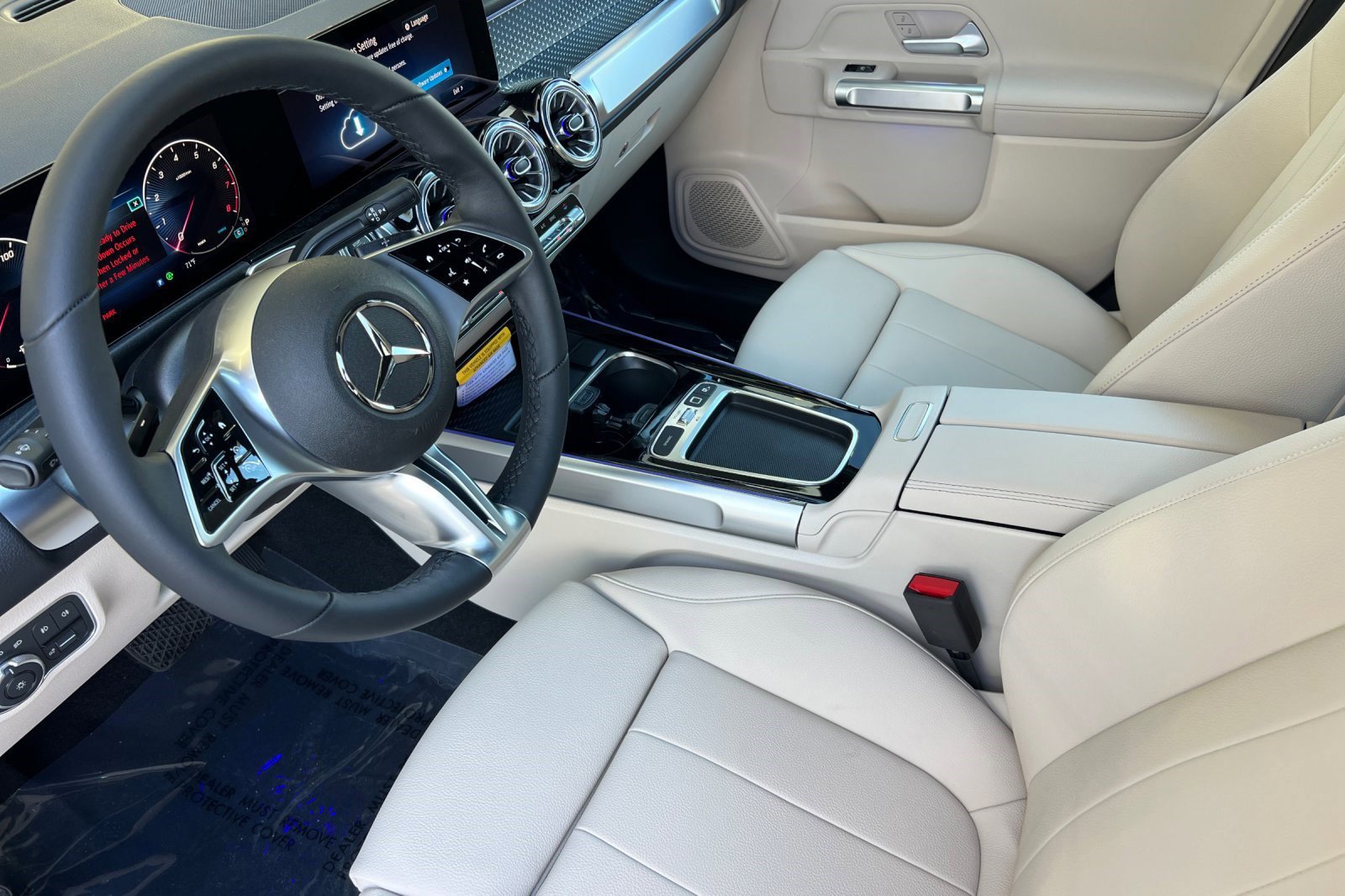 2025 Mercedes Benz GLB 250 photo 3