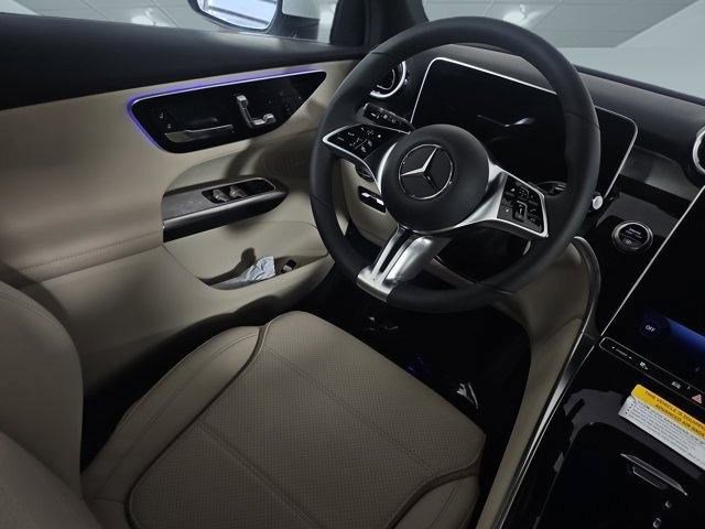 2025 Mercedes Benz GLC 300 photo 4