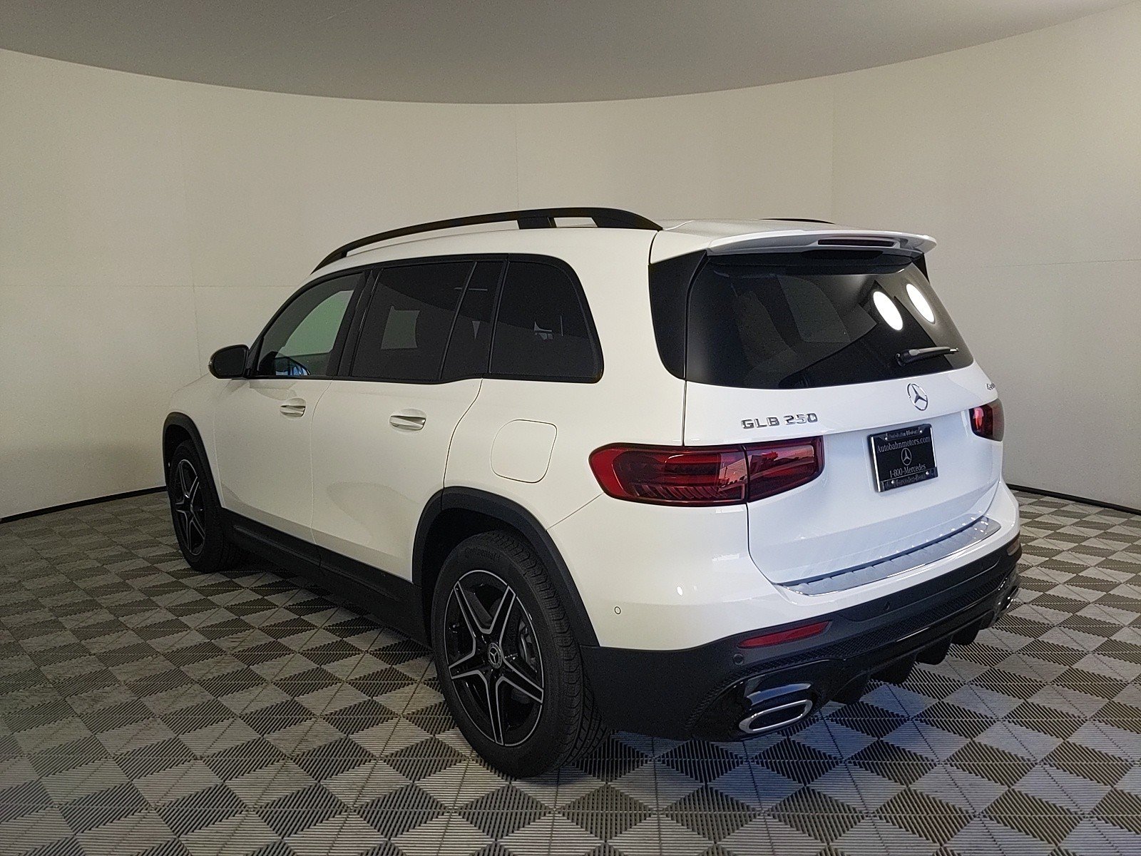 2024 Mercedes Benz GLB 250 4MATIC photo 3