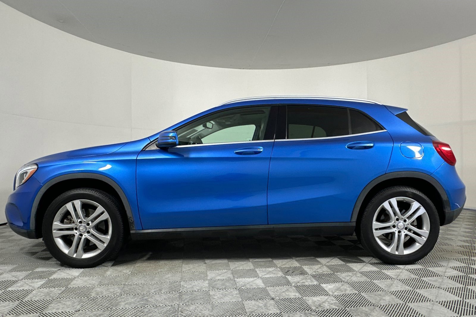 2015 Mercedes Benz GLA 250 4MATIC photo 2