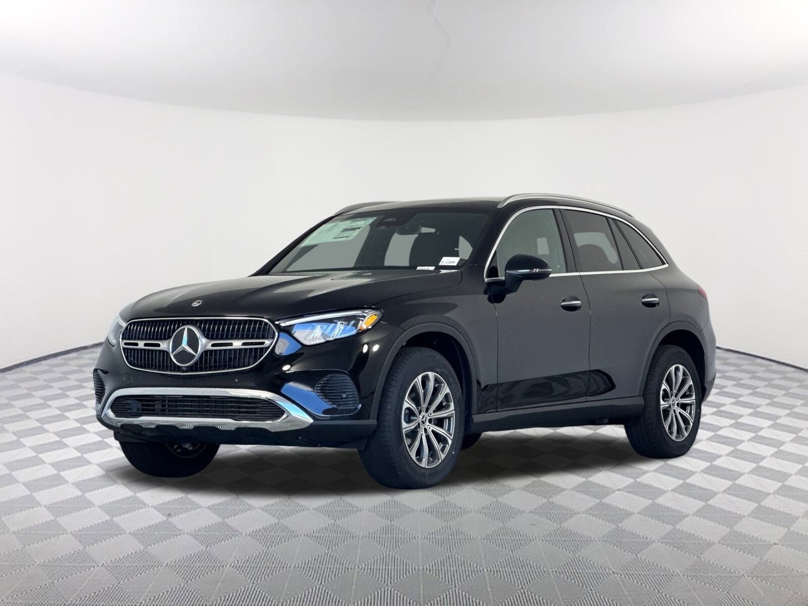 2025 Mercedes Benz GLC 300 photo 2