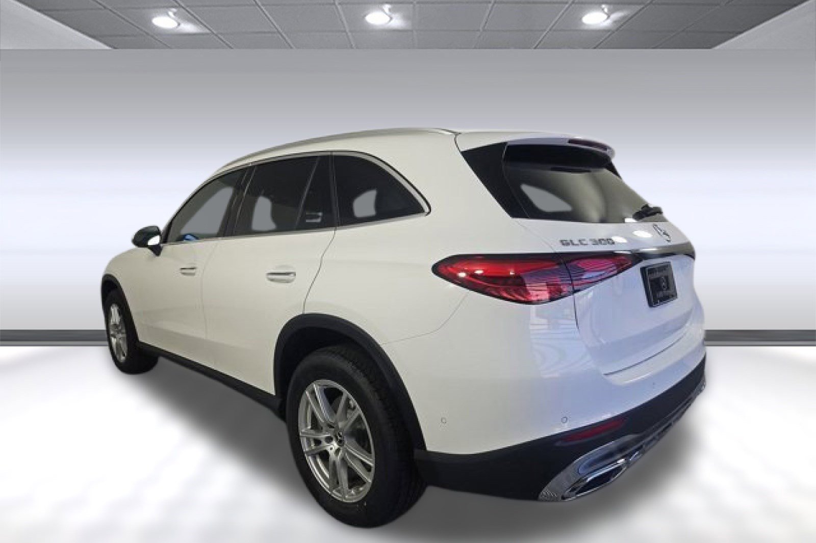 2025 Mercedes Benz GLC 300 photo 2