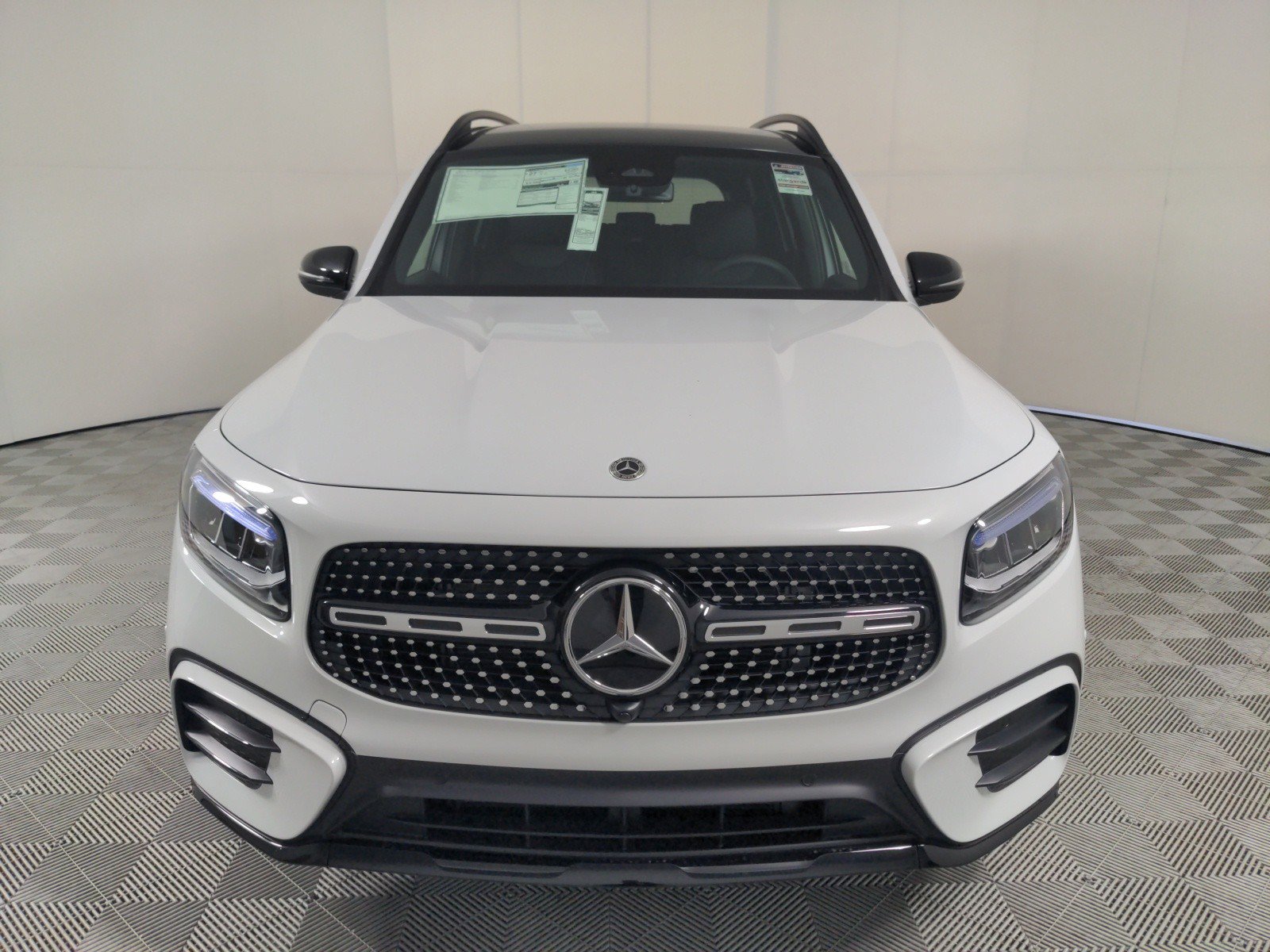 2024 Mercedes Benz GLB 250 photo 2