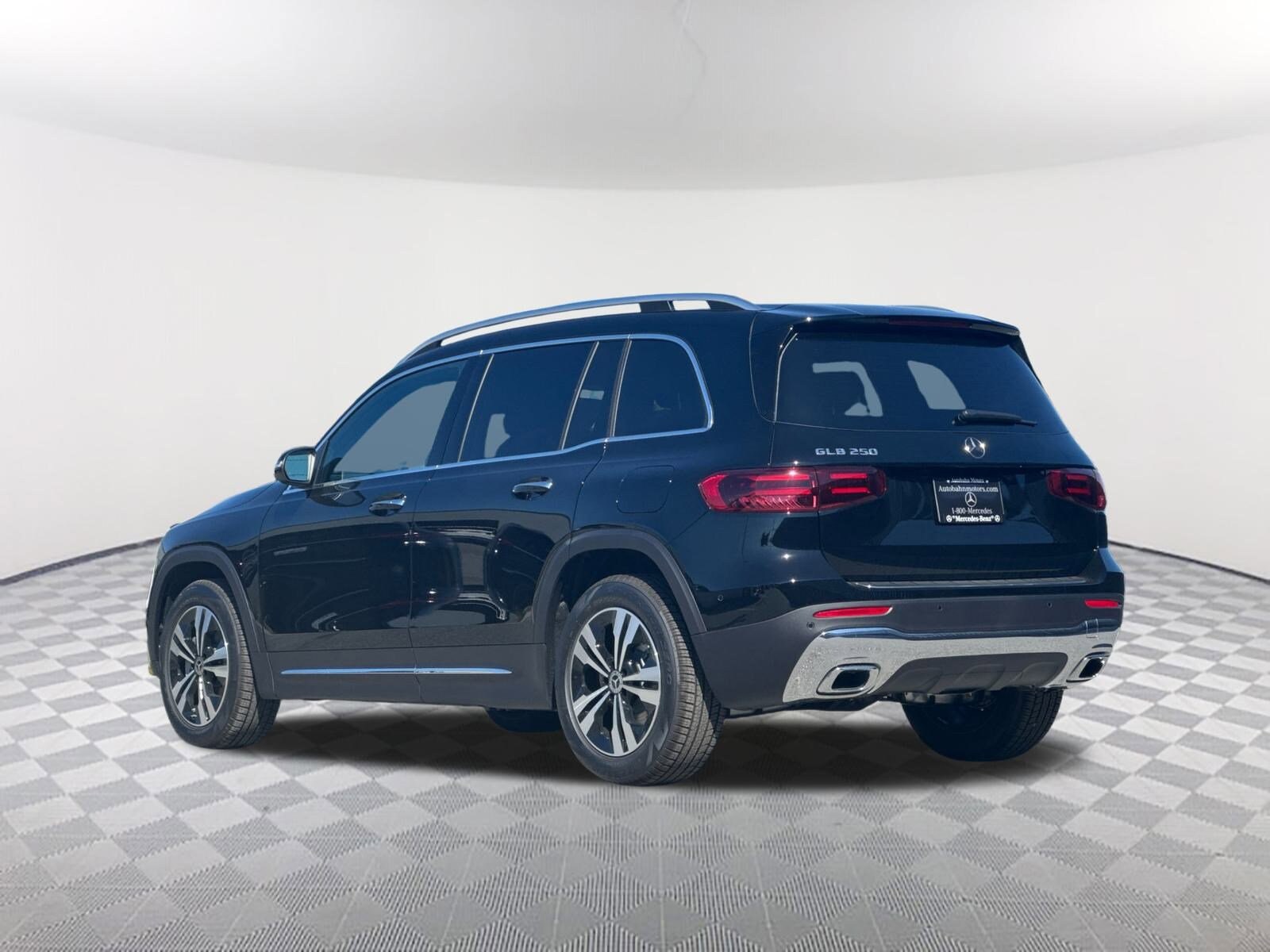 2026 Mercedes Benz GLB 250 photo 3