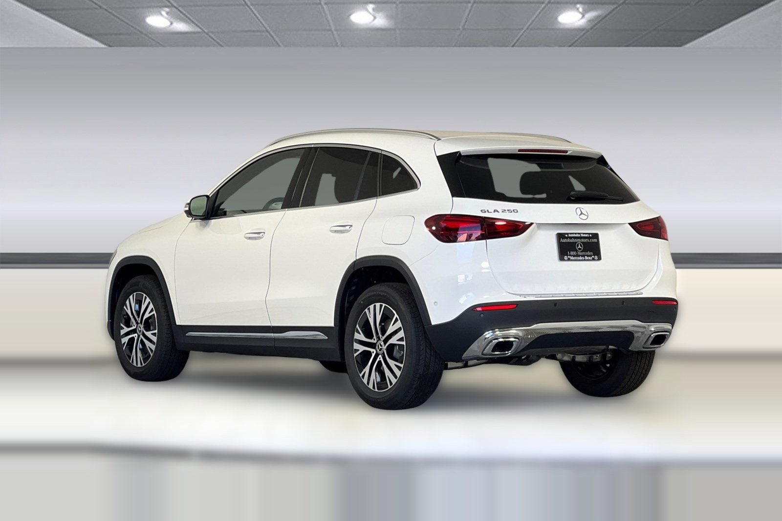 2026 Mercedes-Benz GLA 250 photo 2