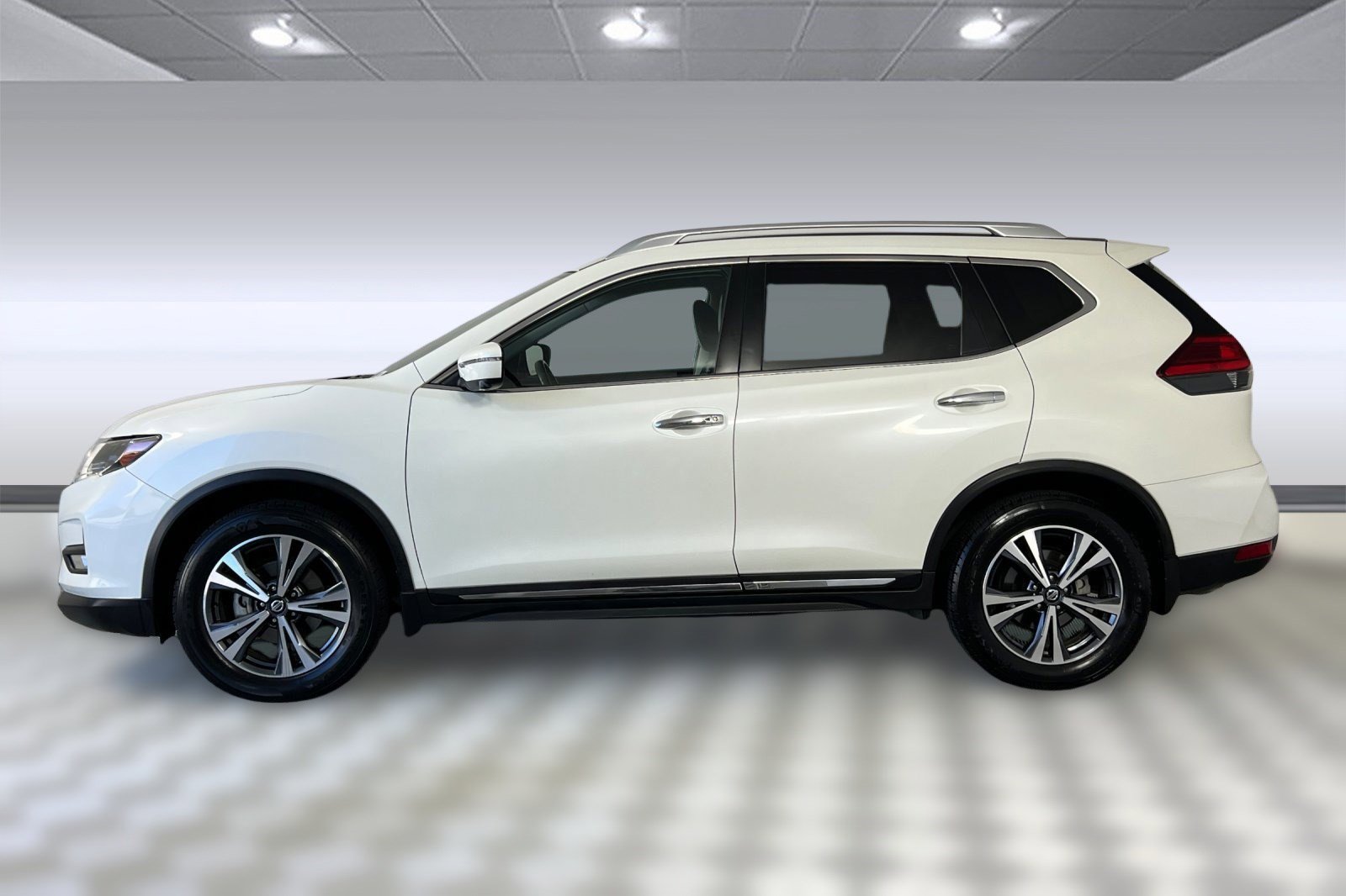 2017 Nissan Rogue SL photo 2