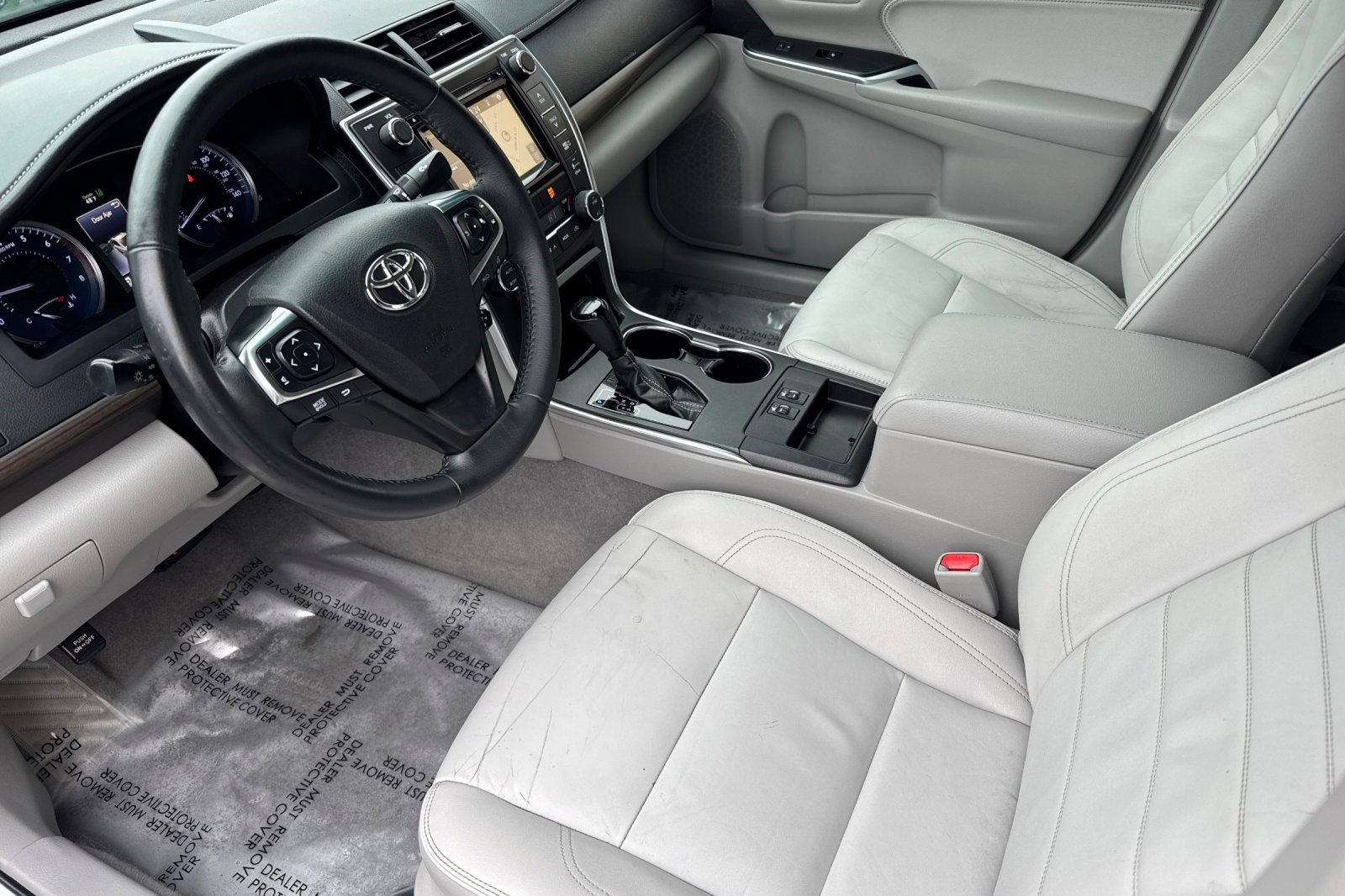 2017 Toyota Camry XLE photo 4