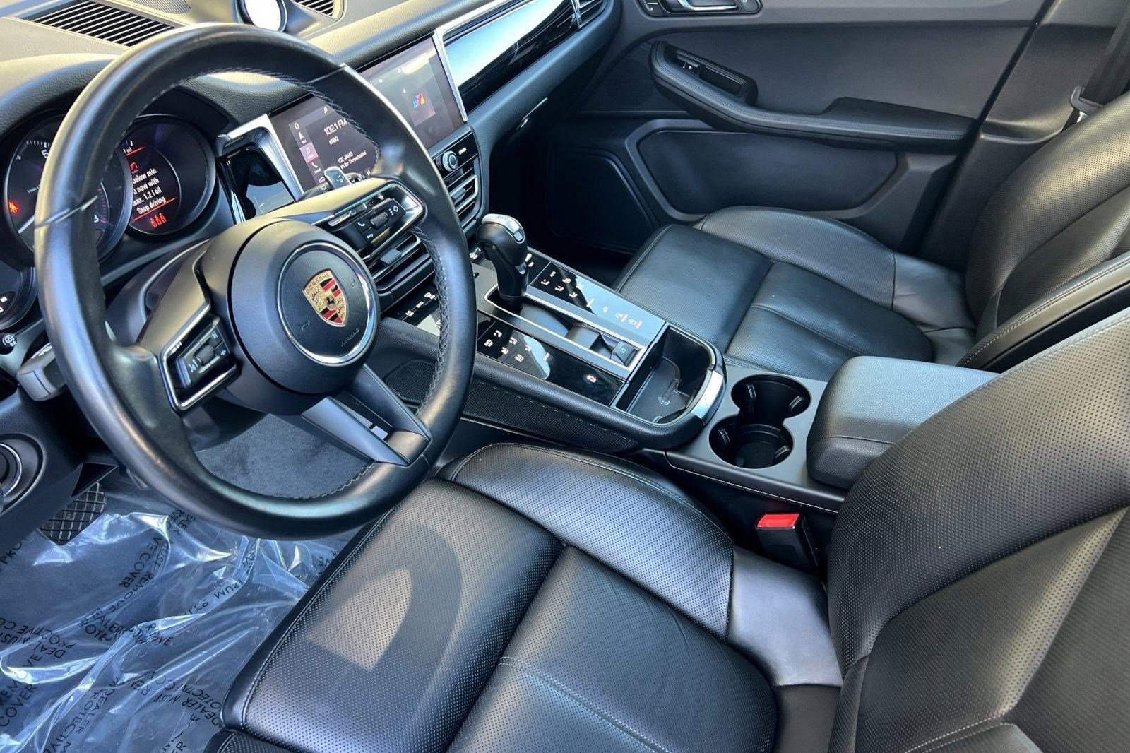 2024 Porsche Macan T photo 4