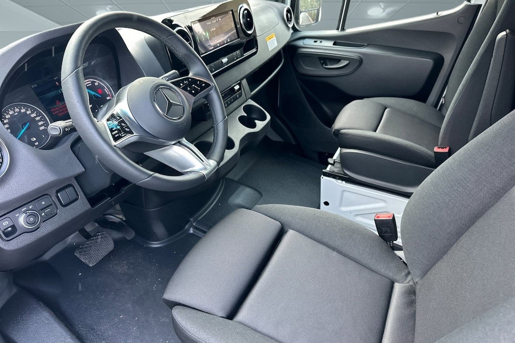 New 2024 Mercedes-Benz eSprinter 2500 High Roof HO Van Cargo Van