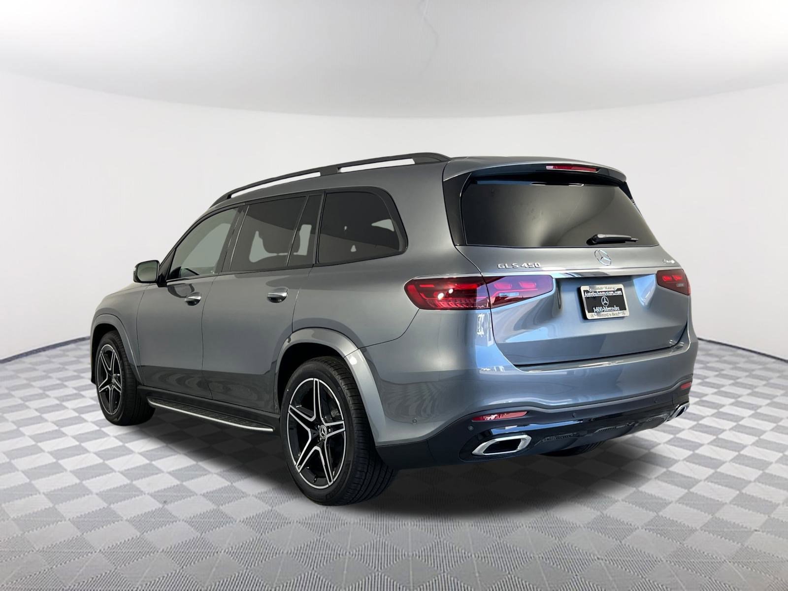 2025 Mercedes Benz GLS 450 4MATIC photo 3