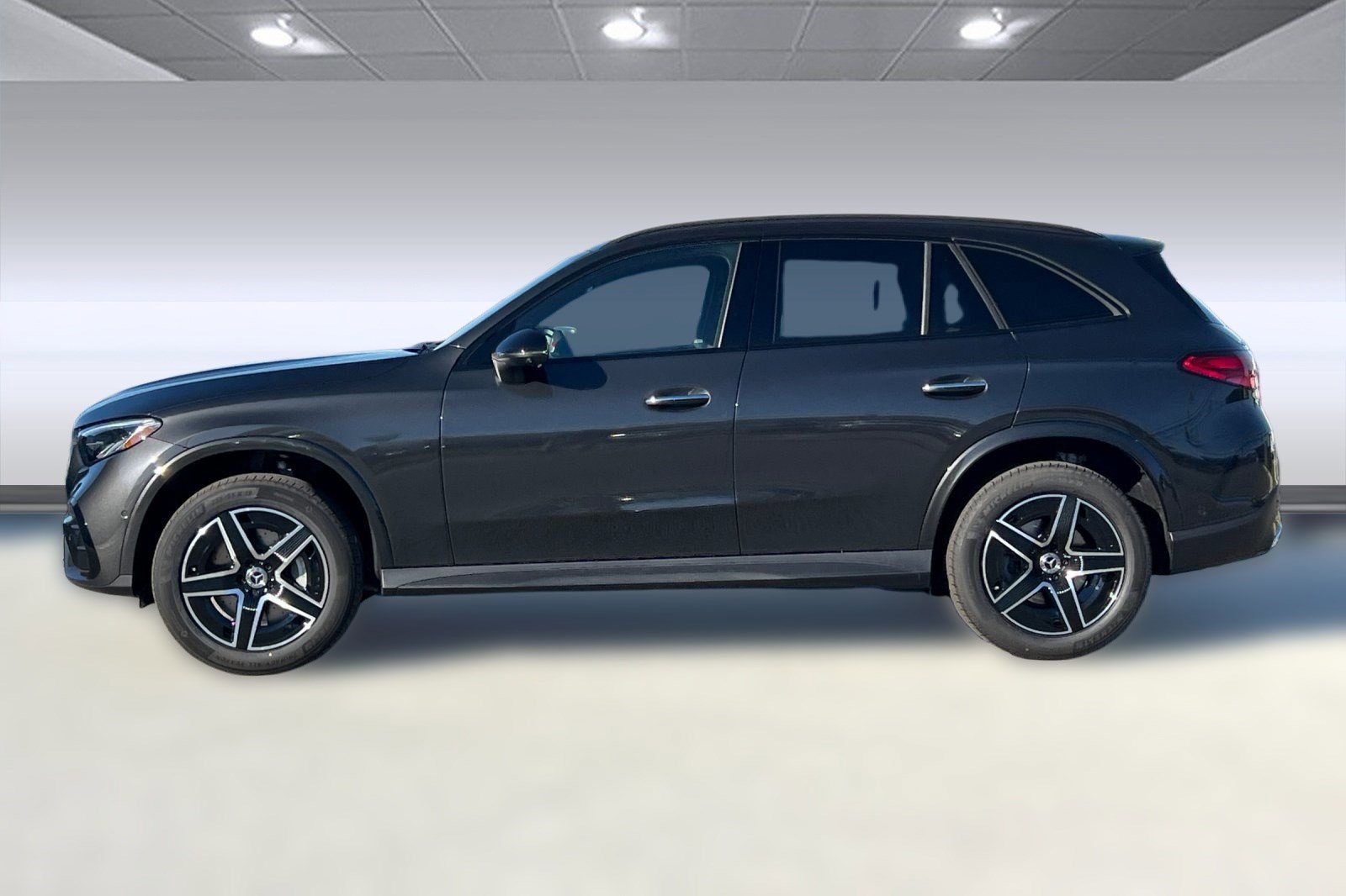 2026 Mercedes Benz GLC 300 4MATIC photo 2