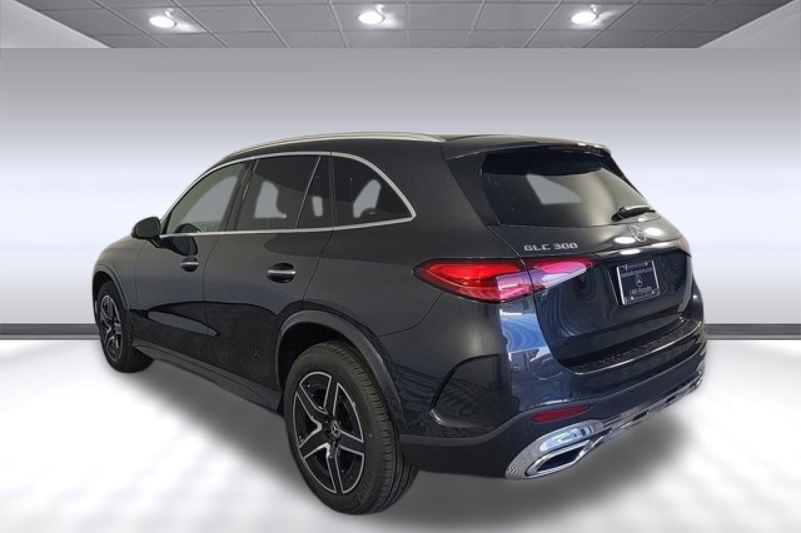 2025 Mercedes Benz GLC 300 4MATIC photo 3