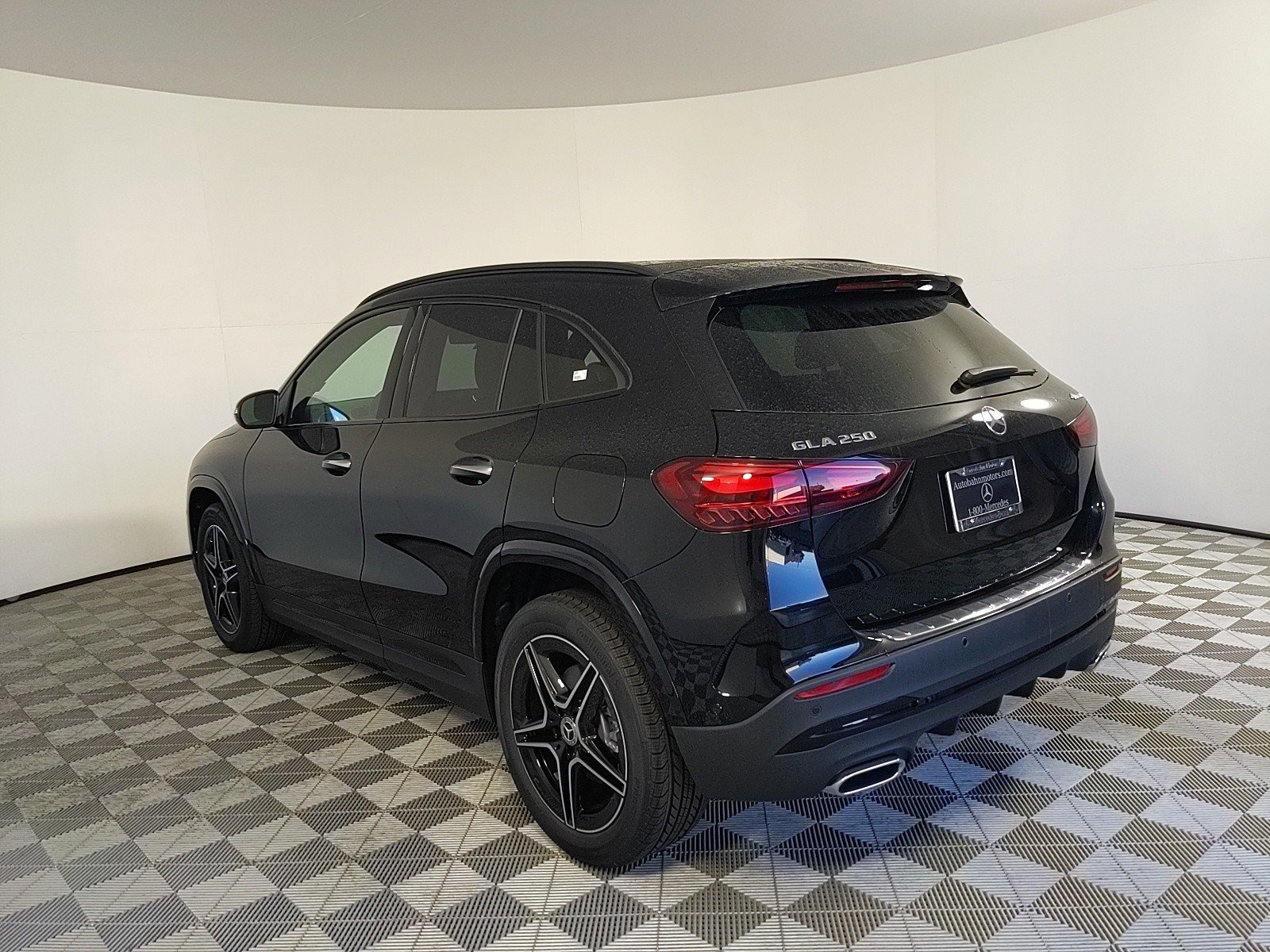 2025 Mercedes Benz GLA 250 4MATIC photo 3