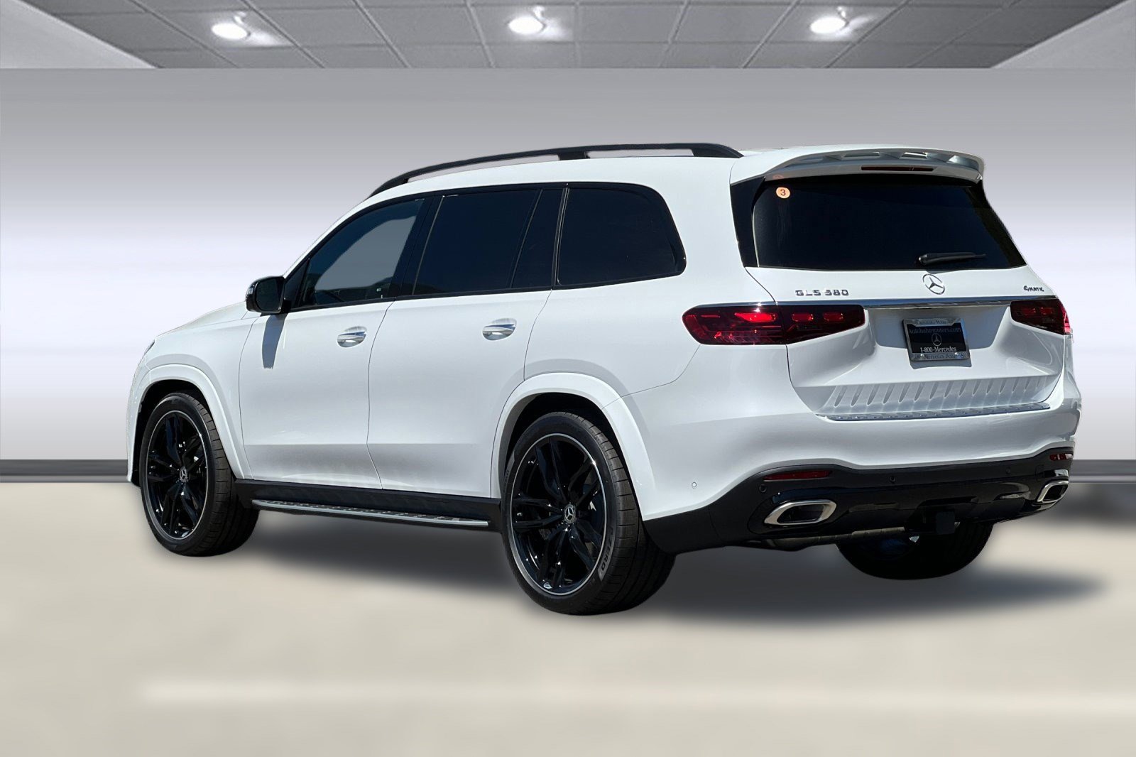 2025 Mercedes Benz GLS 580 4MATIC photo 3