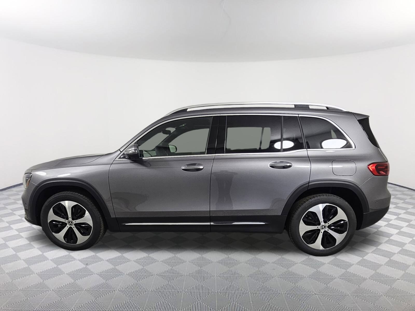 2025 Mercedes Benz GLB 250 photo 3